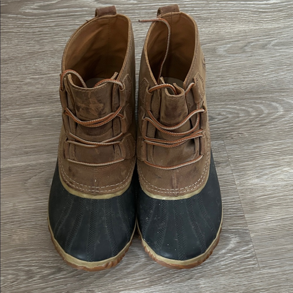 Sorel Tan and Black Rain Boots